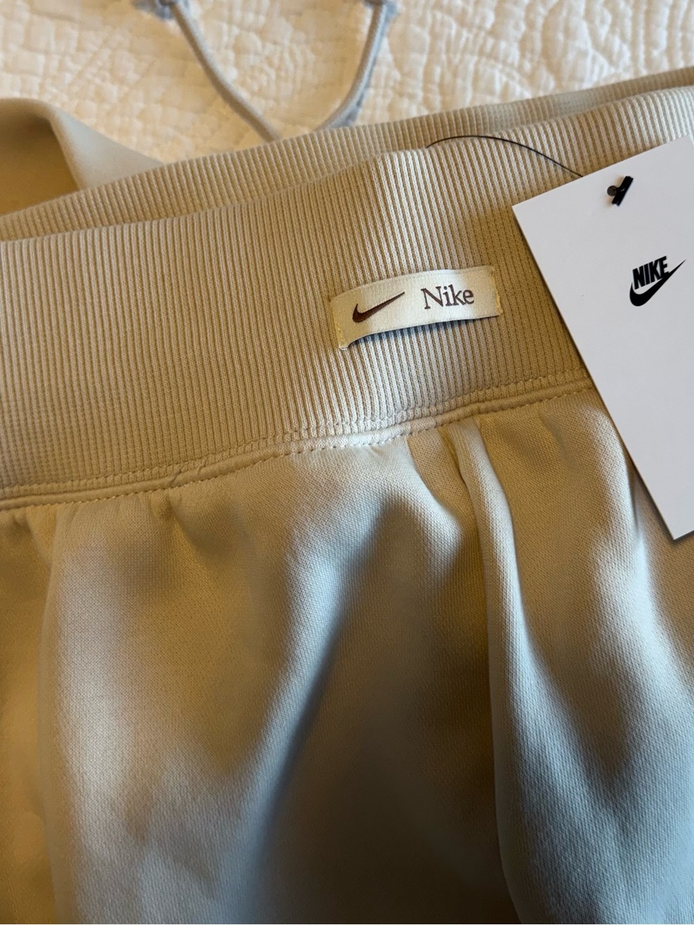 Nike - Picture 4 of 6